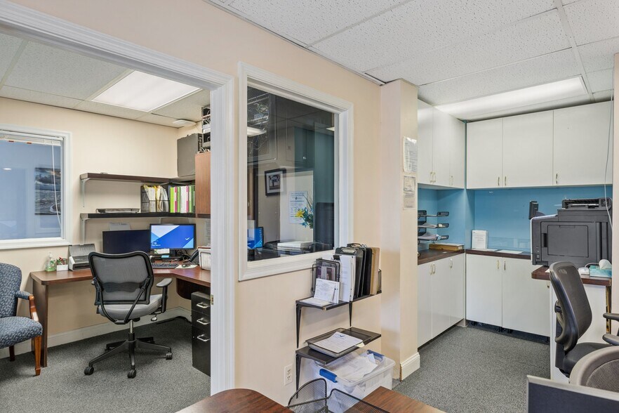 More Photos Of 2616 Sherwood Hall Ln, Alexandria Medical For Sale