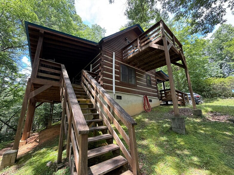 More Photos Of 1105 Fall Creek Rd, Purlear Specialty For Sale