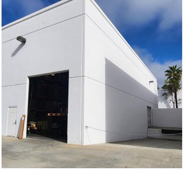 More Photos Of 4011 Avenida de la Plata Dr, Oceanside Manufacturing For Sale