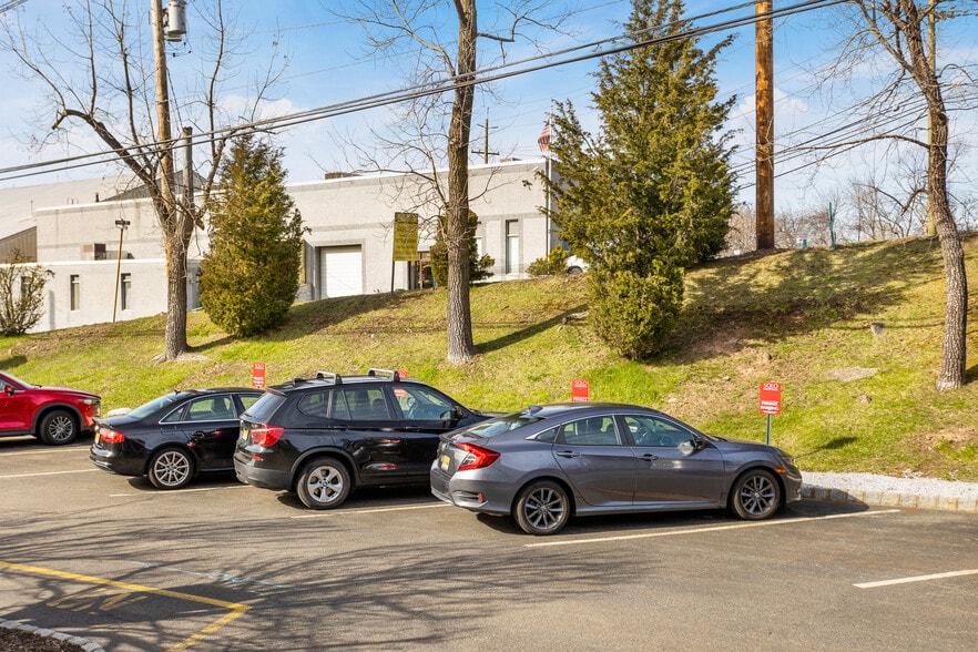 More Photos Of 1 Entin Rd, Clifton Manufacturing For Lease