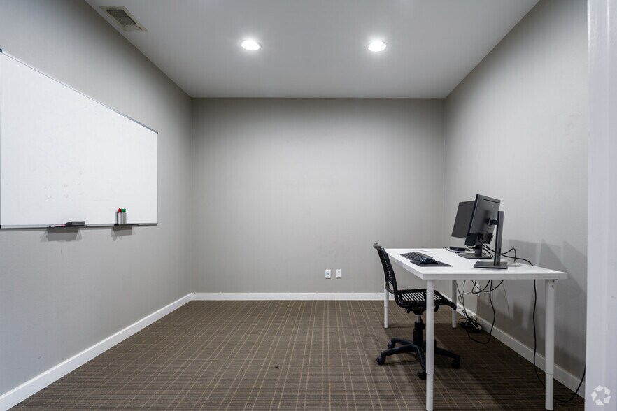 More Photos Of 504 W 38th St, Austin Unknown For Lease