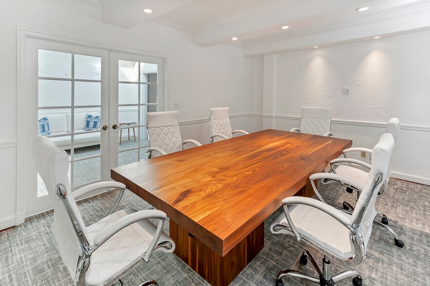 More Photos Of 214 Brazilian Ave, Palm Beach Office For Lease