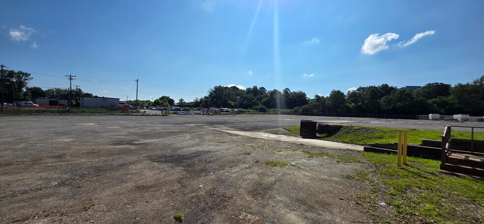 More Photos Of 5130 Hendersonville Rd, Fletcher Warehouse For Lease