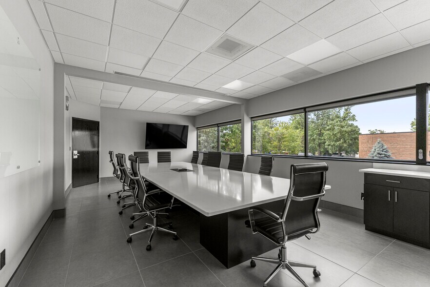More Photos Of 15360 S Commerce Dr, Dearborn Office For Sale