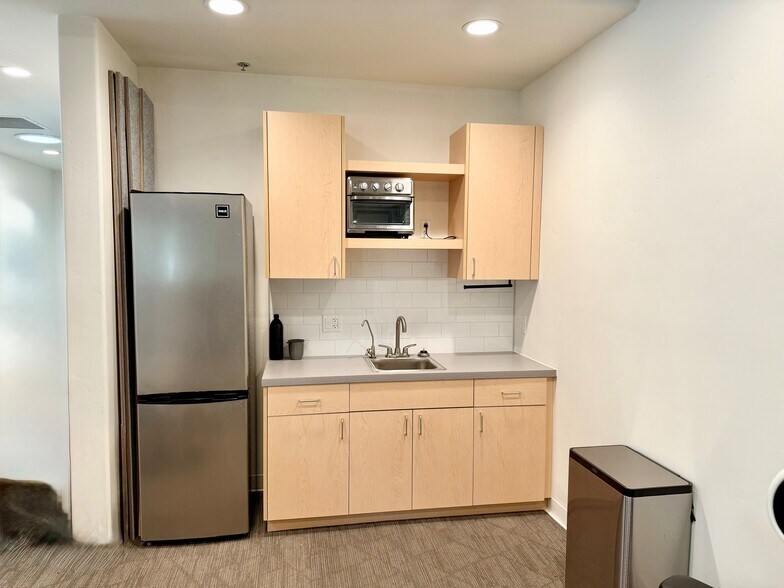 More Photos Of 2855 NW Crossing Dr, Bend Medical For Lease