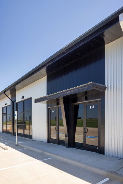 More Photos Of 700 N Jim Wright Fwy, White Settlement Warehouse For Lease