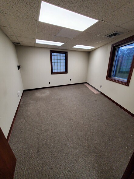 More Photos Of 2631 Merrick Rd, Bellmore Office For Lease
