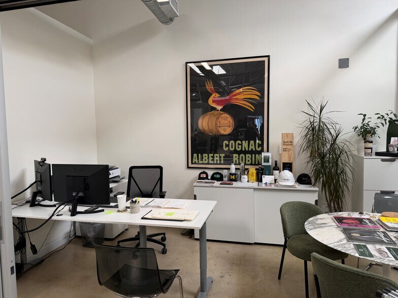 More Photos Of 10451-10463 W Jefferson Blvd, Culver City Warehouse For Lease