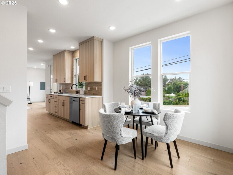 More Photos Of 305 Jetty ave, Lincoln City Multifamily For Sale