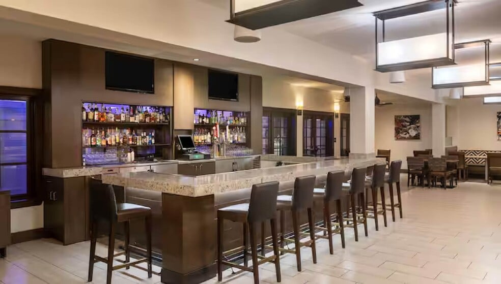 More Photos Of 74-700 Highway 111, Palm Desert Hotel For Lease