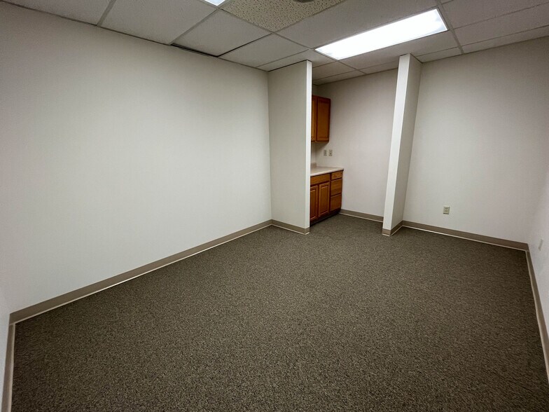 More Photos Of 33399 Walker Rd, Avon Lake Office For Lease