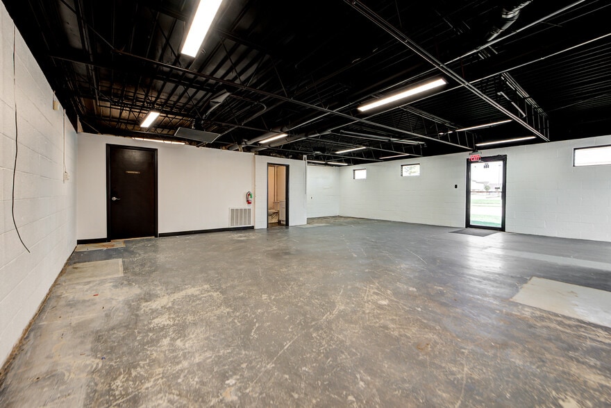 More Photos Of 704 E Main St, Moore Auto Repair For Sale