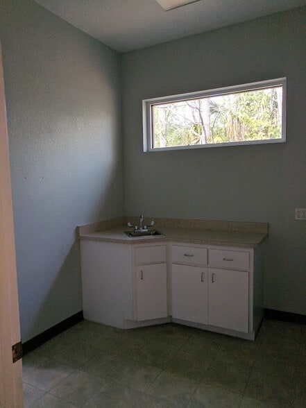 More Photos Of 150 SE 17th St, Ocala Office For Sale