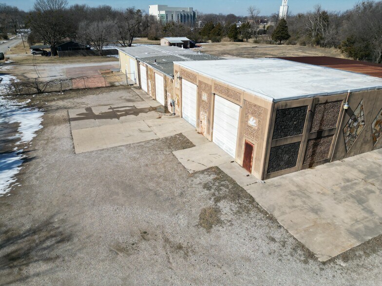 More Photos Of 400 E Jackson St, Broken Arrow Warehouse For Lease