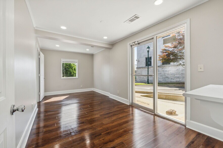 More Photos Of 37 Court St, Jasper Office For Sale
