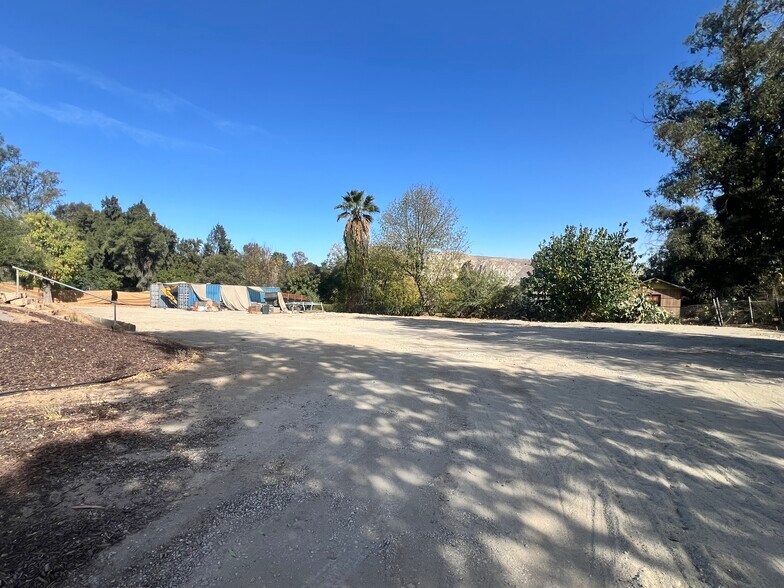 More Photos Of 19470 Envoy Ave, Corona Contractor Storage Yard For Lease