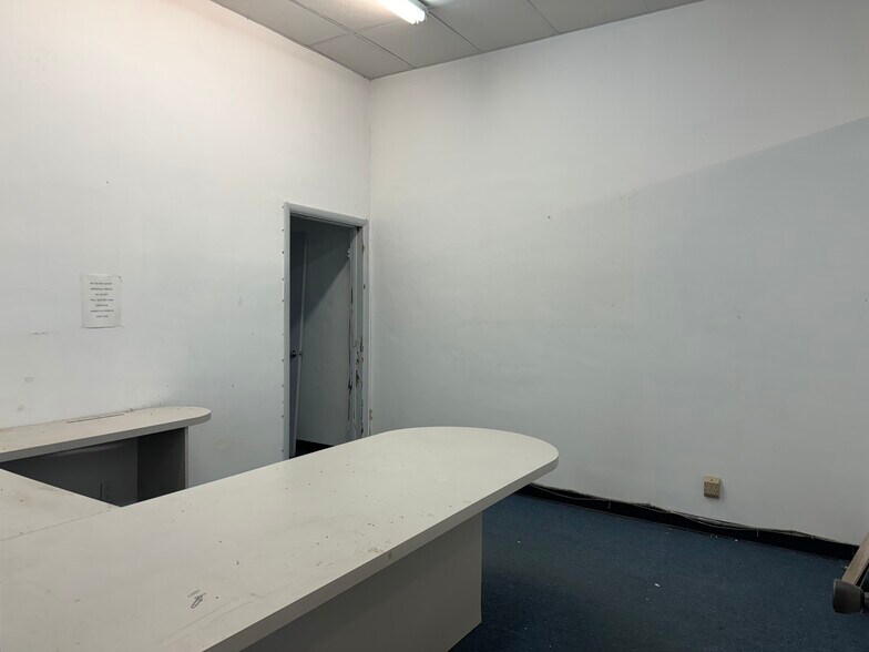 More Photos Of 2124 Hollywood Blvd, Hollywood Freestanding For Lease