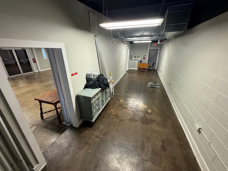 More Photos Of 621 Greenfield St, Wilmington Storefront Retail Office For Lease