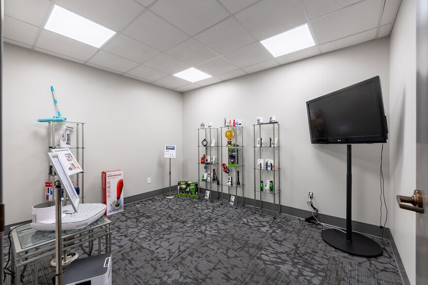 More Photos Of 2081 SE Ocean Blvd, Stuart Office For Sale