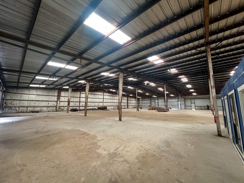 More Photos Of 7240 E IH-10, San Antonio Warehouse For Sale