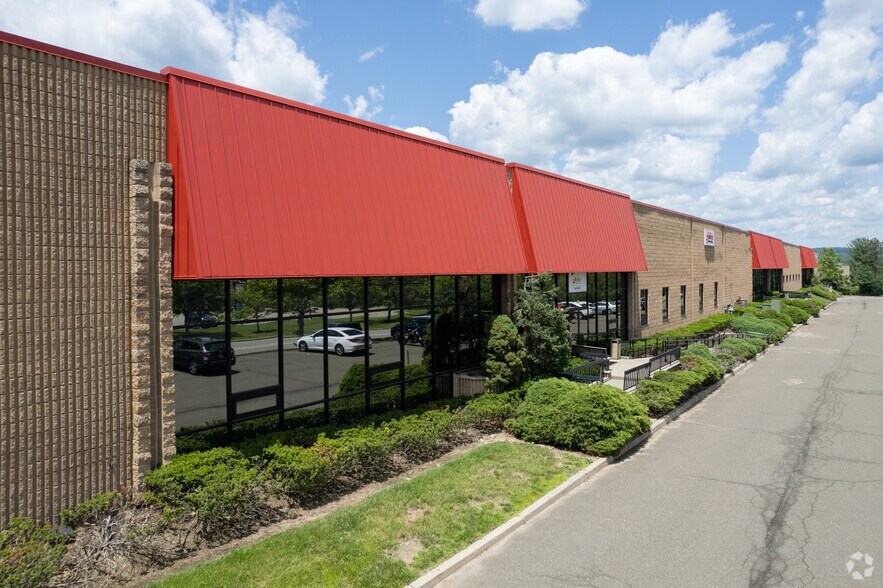 Primary Photo Of 400 Corporate Dr, Mahwah Manufacturing For Lease