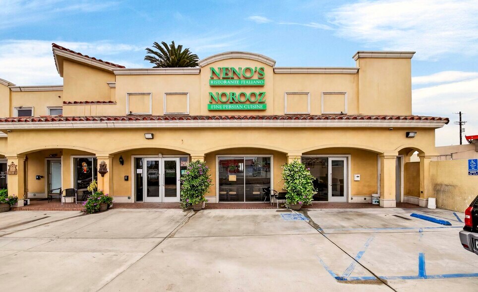 More Photos Of 910 W Pacific Coast Hwy, Wilmington Bar For Lease