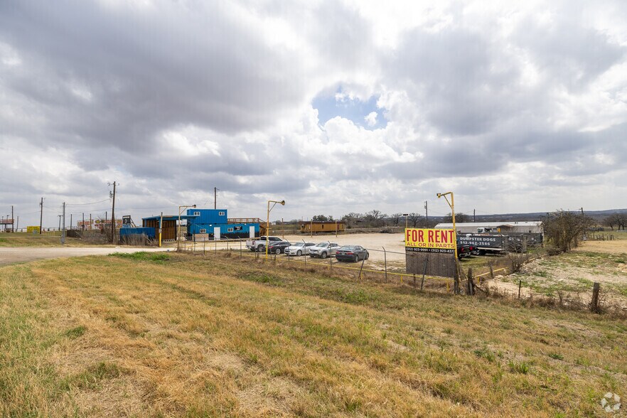 Primary Photo Of 5110 Highway 71 E, Del Valle Flex For Lease