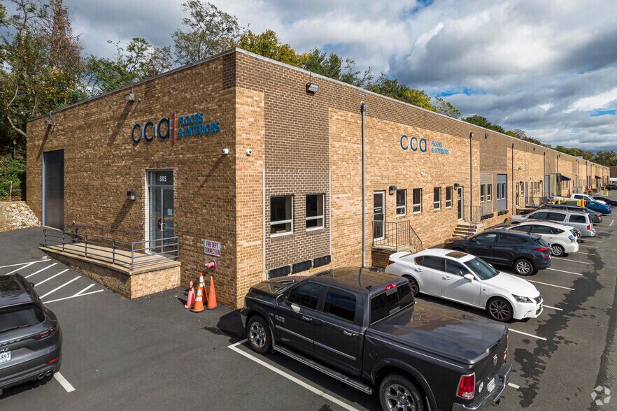 More Photos Of 901-929 S Pickett St, Alexandria Unknown For Lease