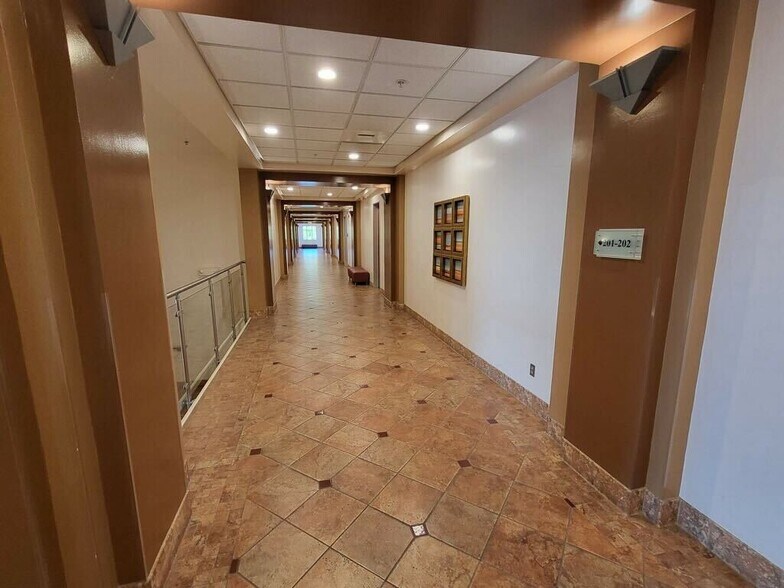 More Photos Of 9900 Stockdale Hwy, Bakersfield Medical For Sale