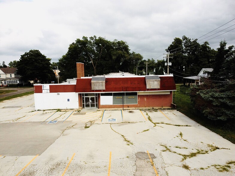 Primary Photo Of 200 S East St, Le Roy Freestanding For Sale