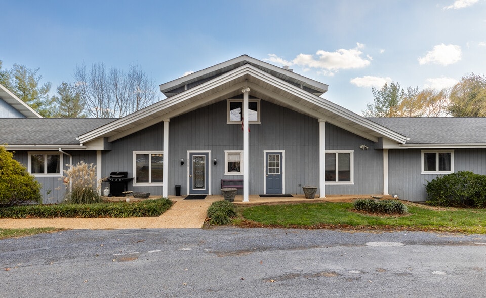 Primary Photo Of 218 Mill Rd, Woodstock Congregate Senior Housing For Sale