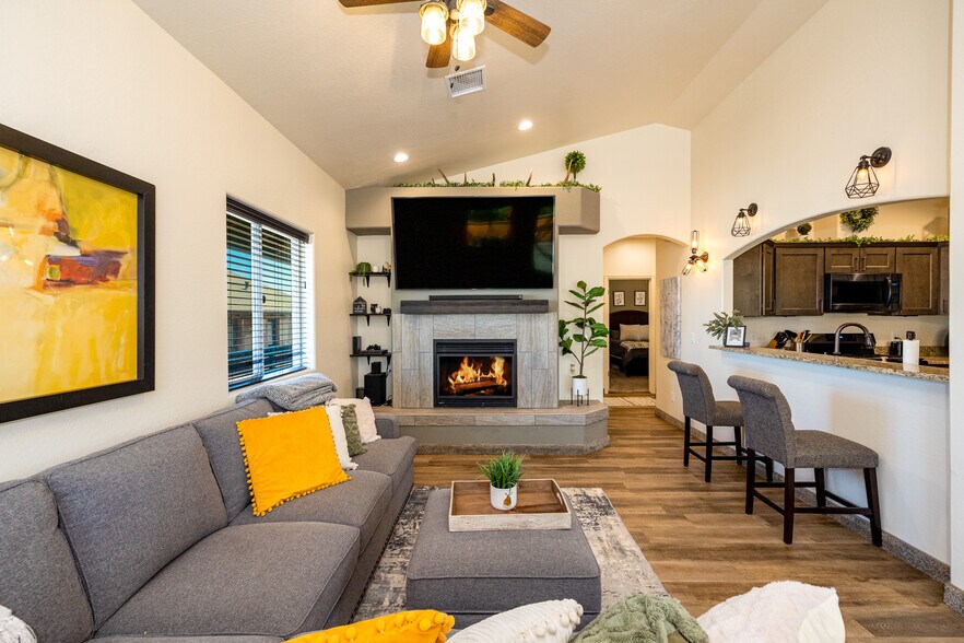 More Photos Of 116 S 1st St, Williams Office For Sale