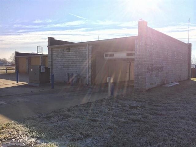 More Photos Of 259 S Herrington Pl, West Terre Haute Carwash For Sale