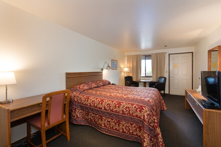 More Photos Of 906 9th St, Anacortes Hotel For Sale