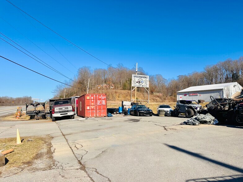 More Photos Of 178 Old Fayette rd, Oak Hill Showroom For Sale