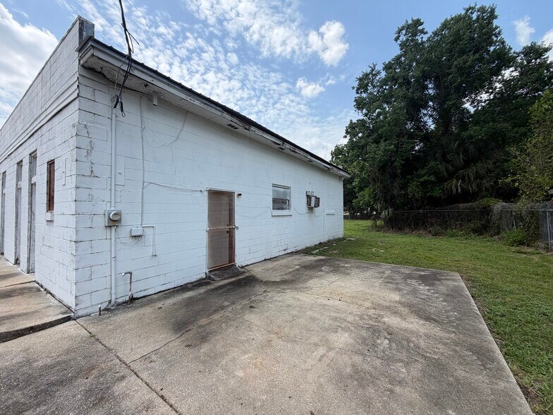 More Photos Of 2800 Davis Hwy N, Pensacola Auto Repair For Lease