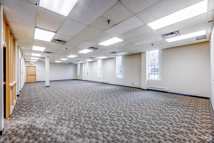 More Photos Of 44 Rolark Dr, Toronto Manufacturing For Lease