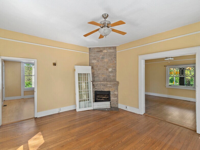 More Photos Of 99 Walnut St, Waynesville Office Residential For Sale