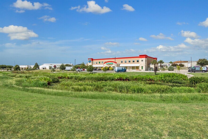 More Photos Of 13326 Immanuel Rd, Pflugerville Distribution For Sale