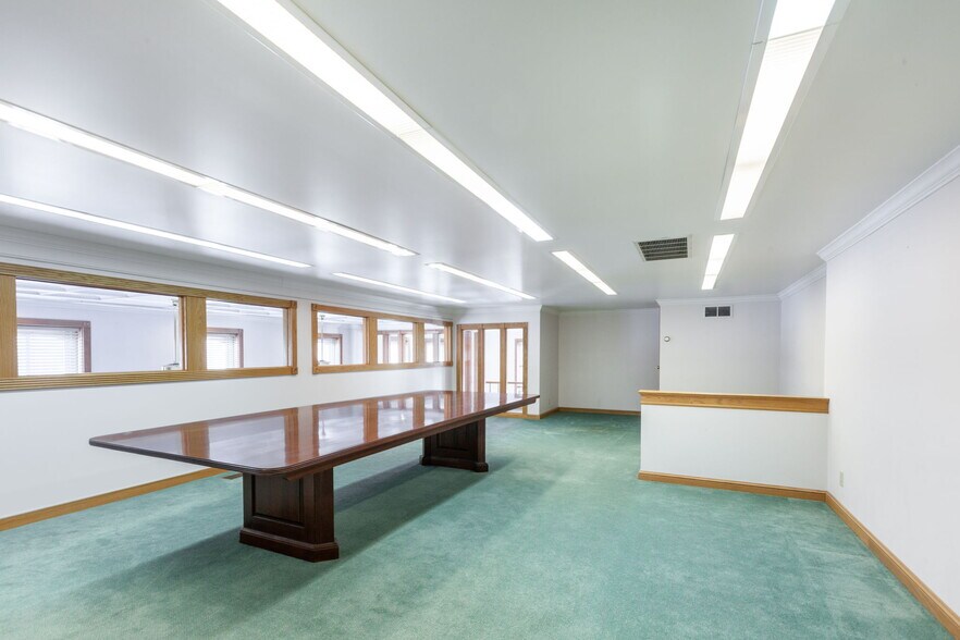 More Photos Of 772 W Main St, Lake Geneva Loft Creative Space For Lease