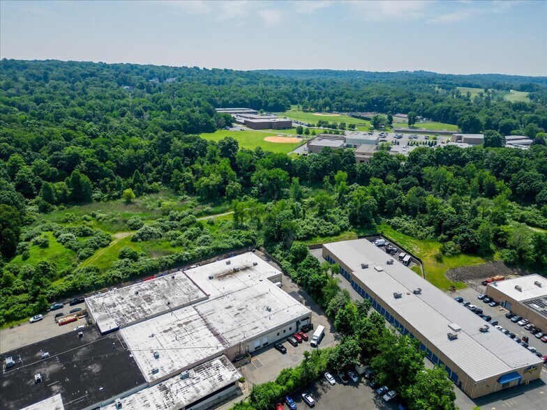 More Photos Of 30 Sherwood Ln, Fairfield Warehouse For Lease