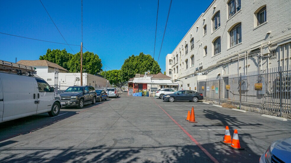 More Photos Of 2526 Daly St, Los Angeles Storefront For Sale