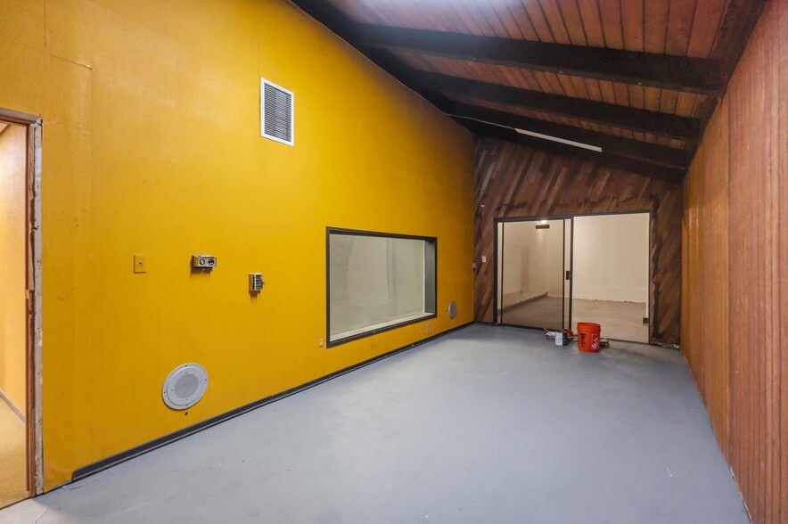 More Photos Of 5375 Industrial Dr, Huntington Beach Light Distribution For Sale