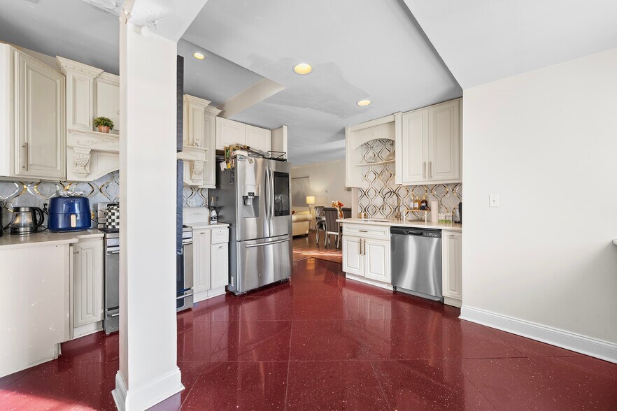 More Photos Of 70 Park Ave, Bay Shore Multifamily For Sale