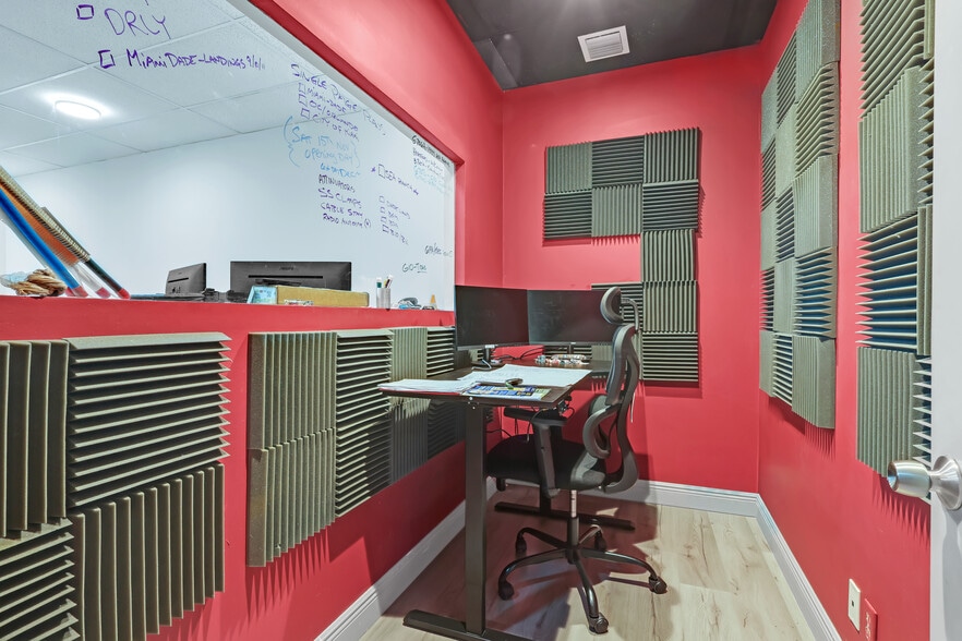 More Photos Of 3650 Coral Ridge Dr, Coral Springs Light Manufacturing For Sale