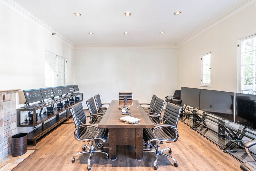 More Photos Of 4526 Wilshire Blvd, Los Angeles Office Residential For Sale