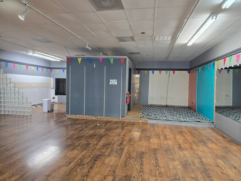 More Photos Of 514 S Wall St, Calhoun Storefront Retail Office For Lease