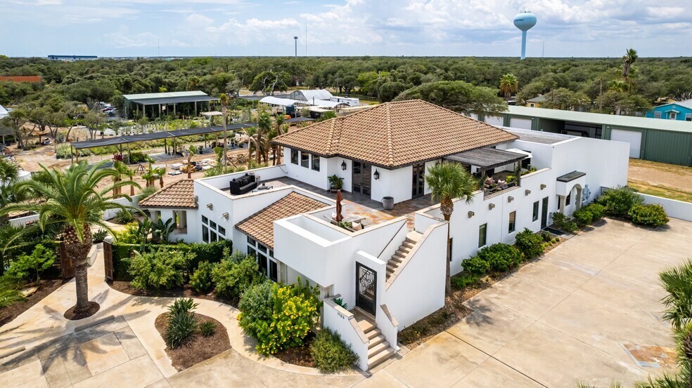 More Photos Of 1703 Highway 35 S, Rockport Office Residential For Lease
