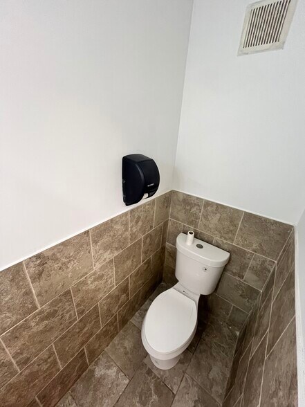 More Photos Of 719 W Nyack Rd, West Nyack Unknown For Lease