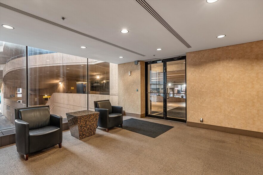 More Photos Of 400 Texas St, Shreveport Office For Sale